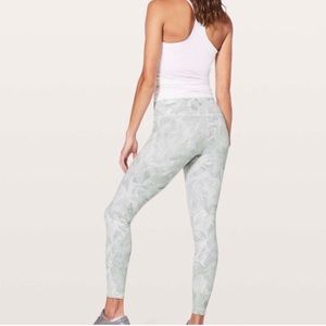 Lululemon Hi-Rise Wunder Under 28”